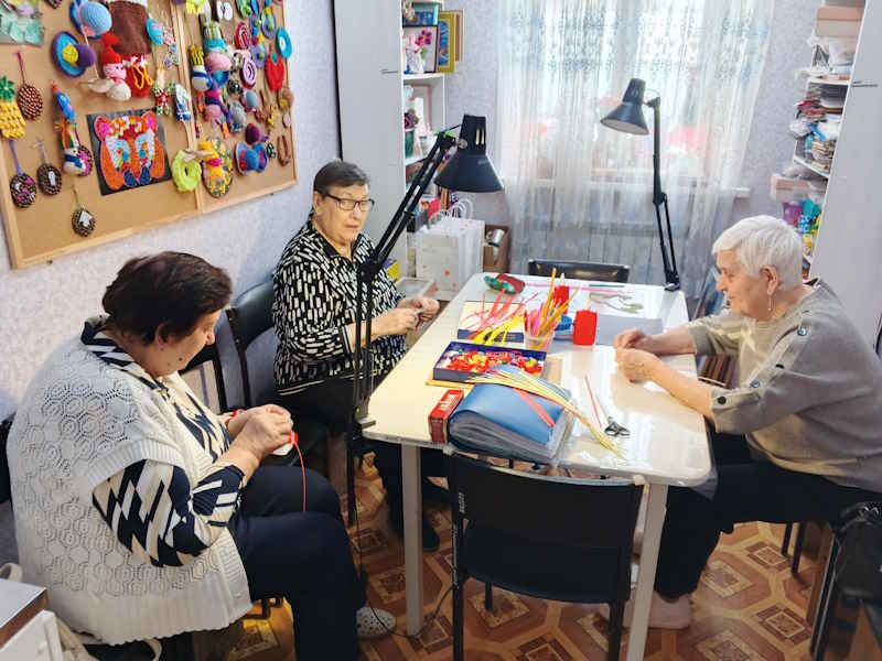 Аппликация в технике квиллинг «Символ года»